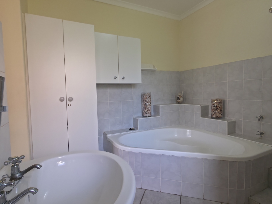3 Bedroom Property for Sale in Wavecrest Eastern Cape